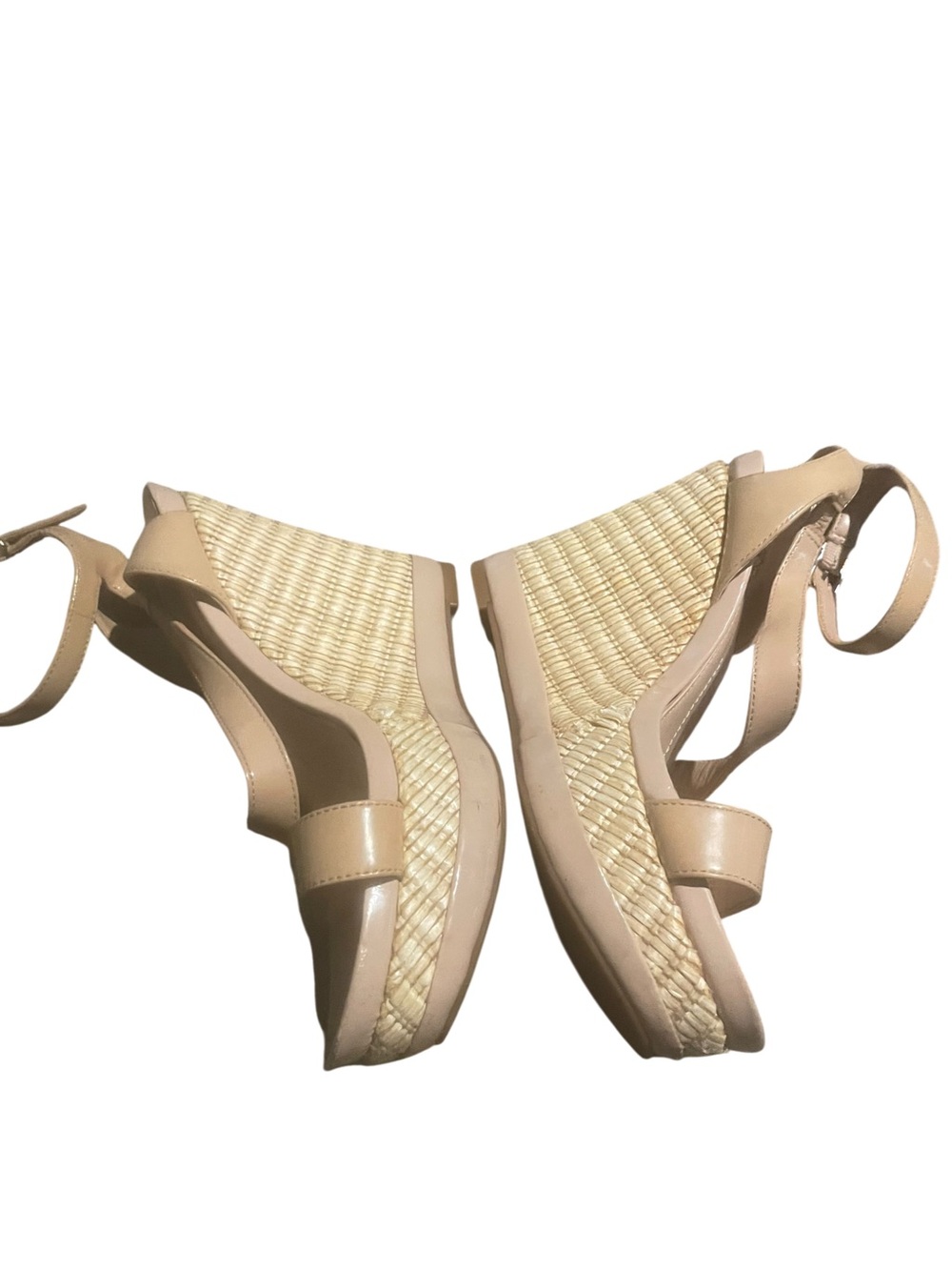 Gianni Bini Women’s Beige Ankle-Strap Wedge Sandals size 8 excellent condition